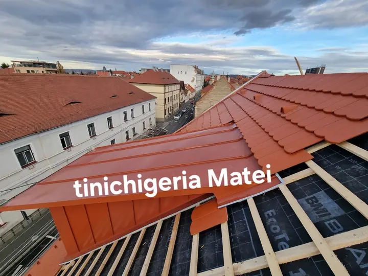 Țiglă metalică și ceramică
